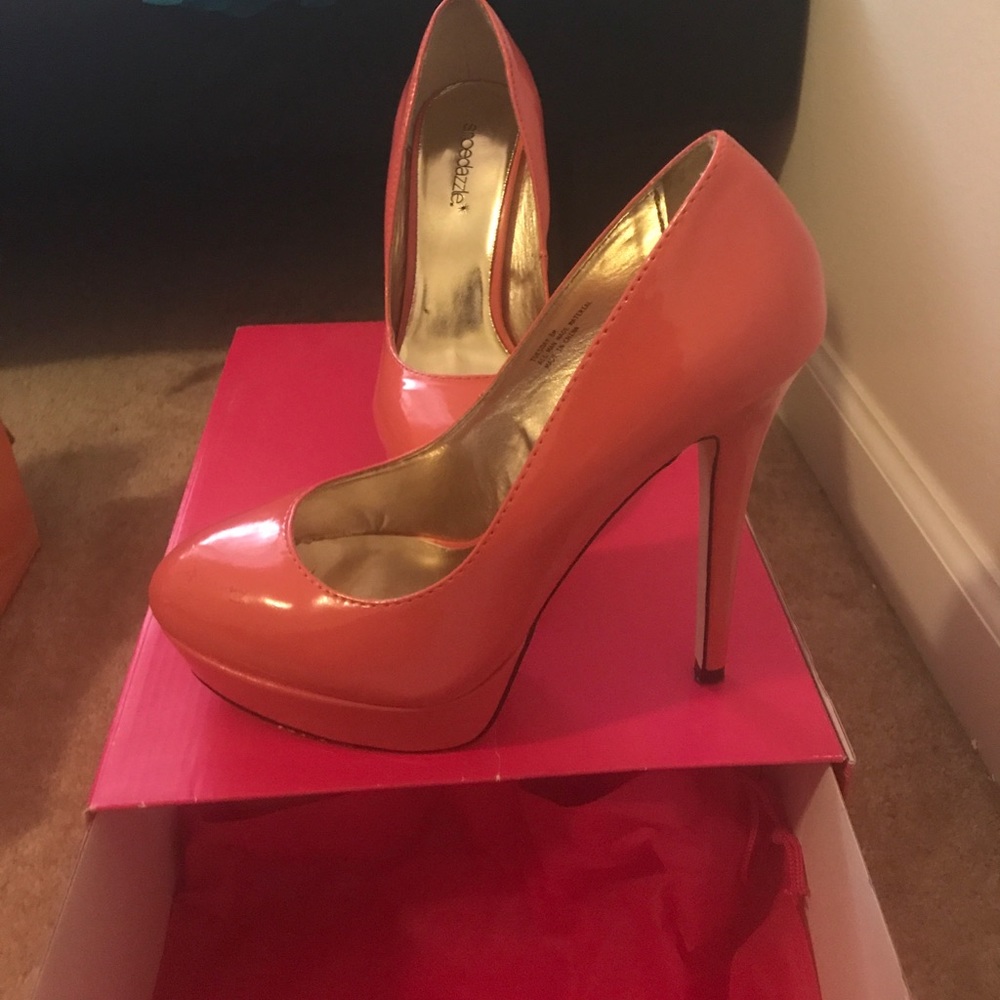 Peach pumps